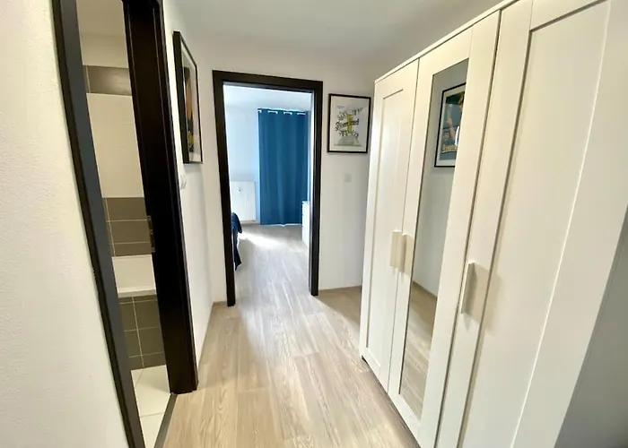 Two-room With Garage In The Center 아파트 *